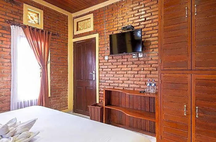 The Garuda & Restaurant Gitgit